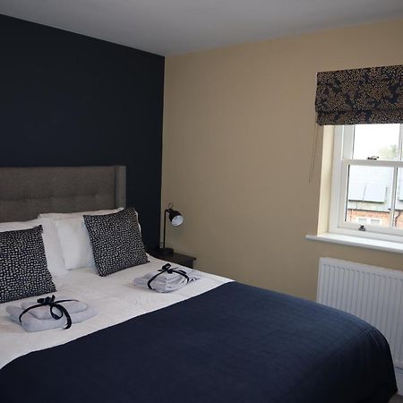Blisworth Canal View Cottage With Log Fire & Parking מראה חיצוני תמונה