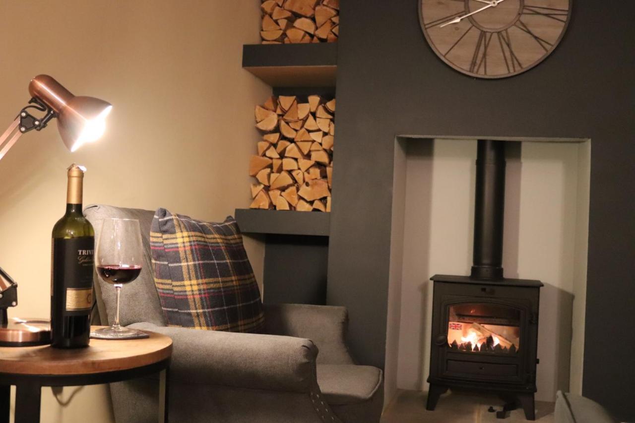 Blisworth Canal View Cottage With Log Fire & Parking מראה חיצוני תמונה