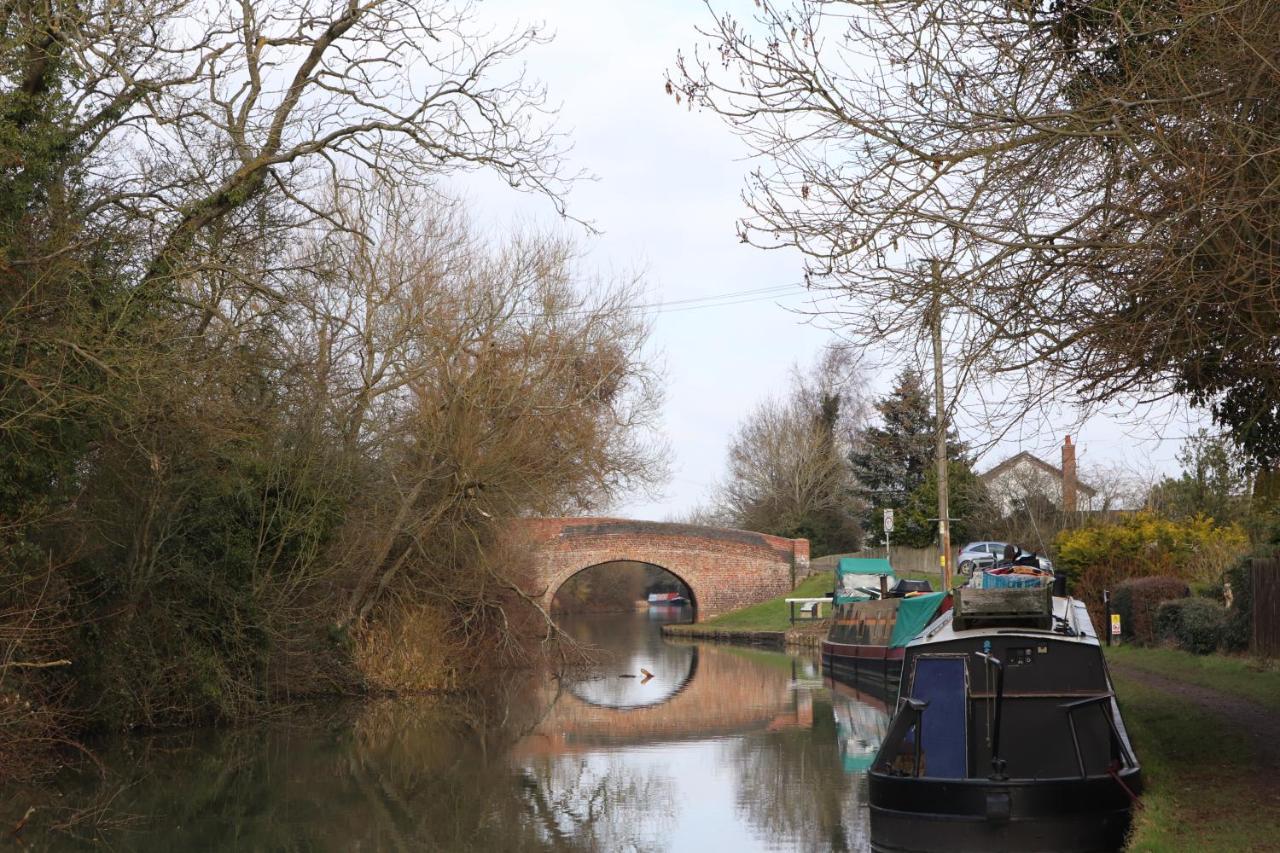 Blisworth Canal View Cottage With Log Fire & Parking מראה חיצוני תמונה